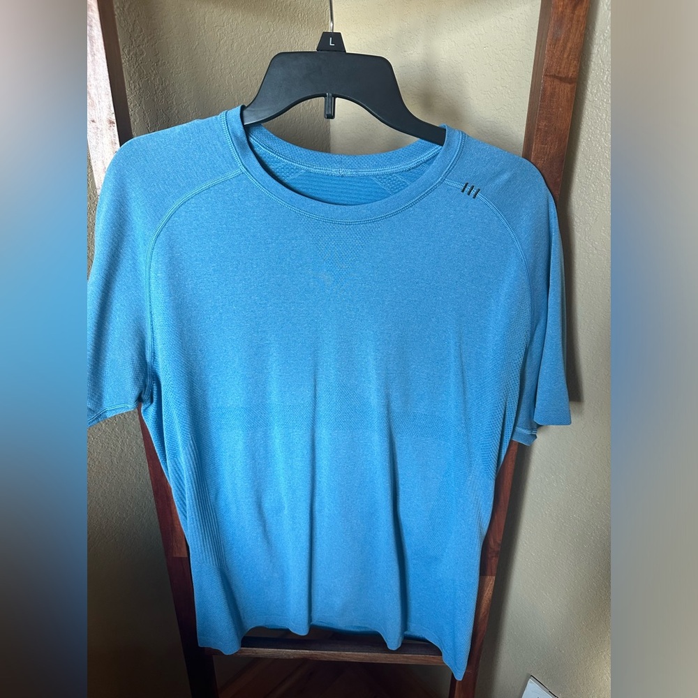 Lululemon Men’s Large Vent Tech Blue Shirt